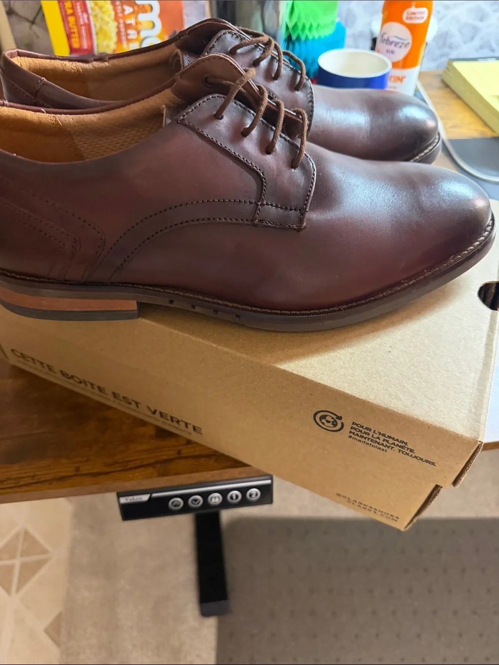 Clarks Men's Burgundy Leather Derby Shoes - Lace-Up Oxford Style